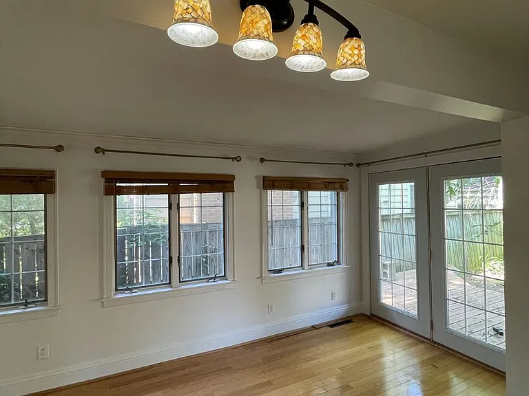 1404 E Park Pl — Photo 11