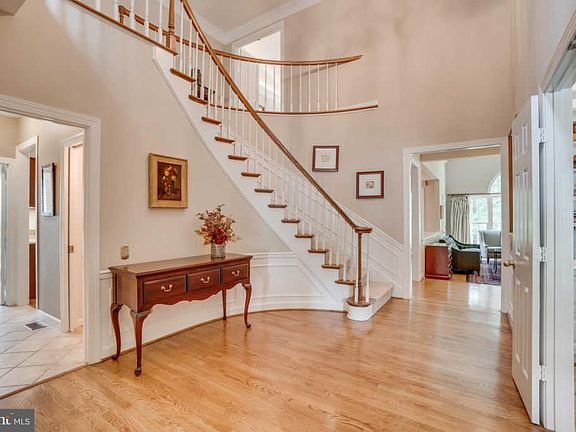 4th image of 3817 Parkland Dr