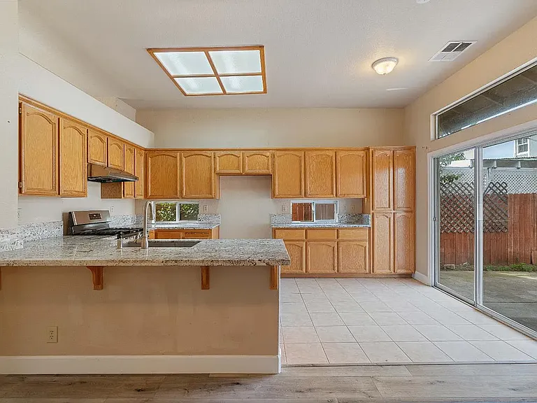 8862 Laguna Star Dr — Photo 9