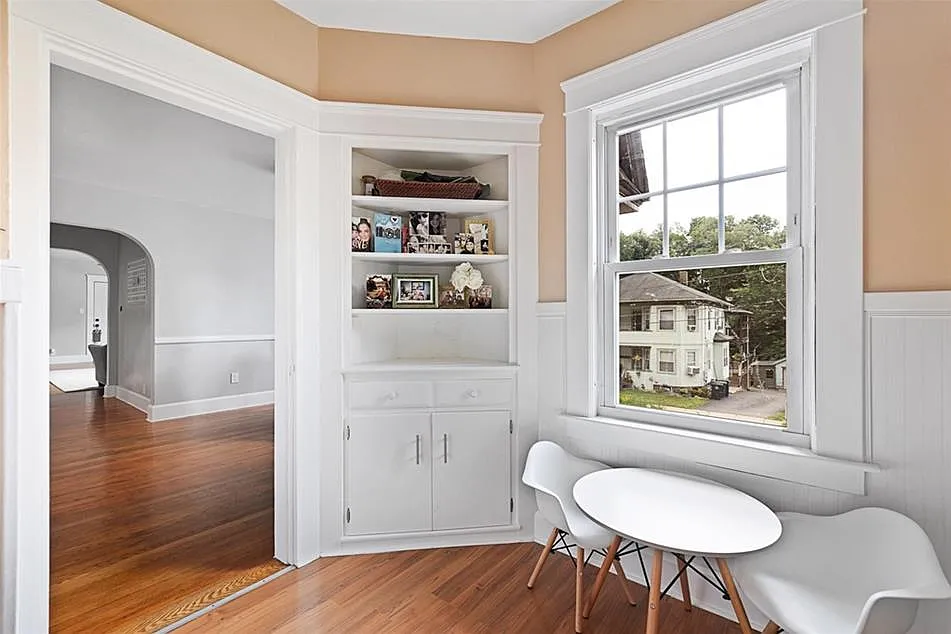 2 bed, 1300 sqft, $2,200 — Photo 2