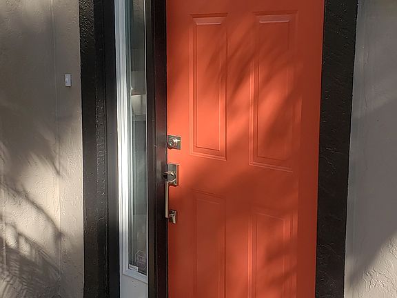 2nd image of 1525 Argyle Dr