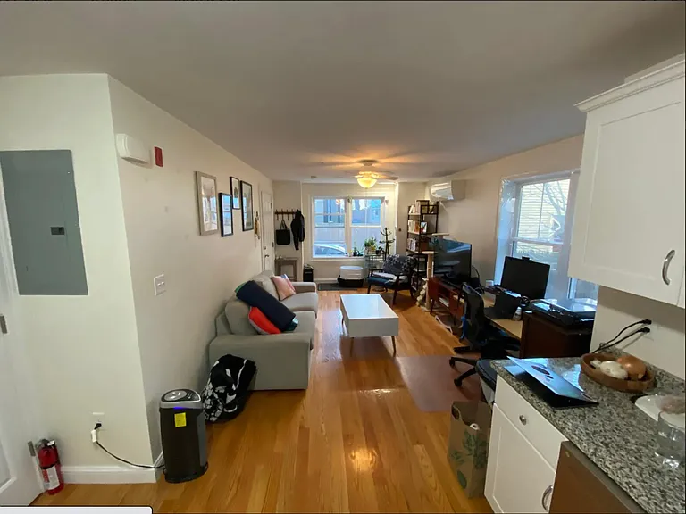 24 Beacon Pl #3 — Photo 2