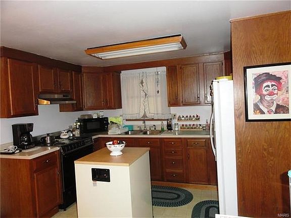 Updated Kitchen with Oak Cabinetry