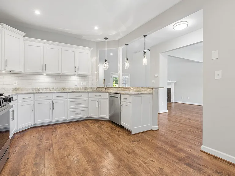 812 E Willow Point Pl — Photo 8