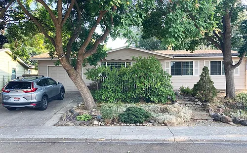 4585 W Bloom St Photo 1