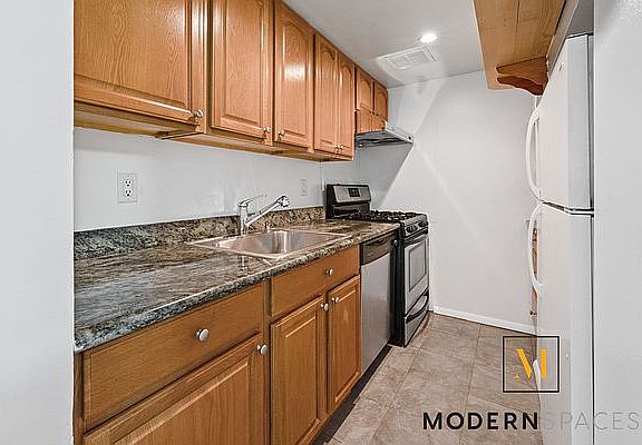 5th image of 100 W 72nd St APT 3F