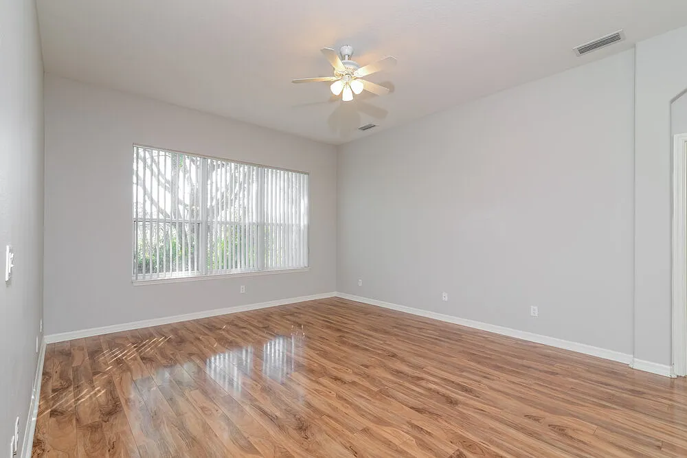 3 bed, 2.0 bath, 1713 sqft, $3,560 — Photo 4
