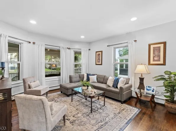 27 Hillside Ave, Chatham Boro, NJ 07928