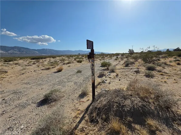 9626 Camp Rock Rd, Lucerne Valley, CA 92356