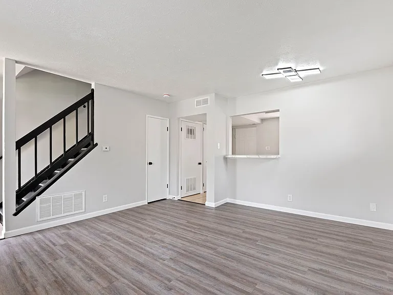 The Vistas Apartment Homes — Photo 6