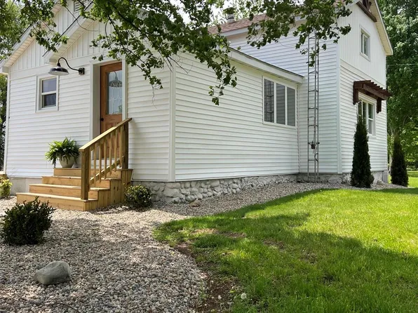 12301 Niblock Rd, Chesaning, MI 48616