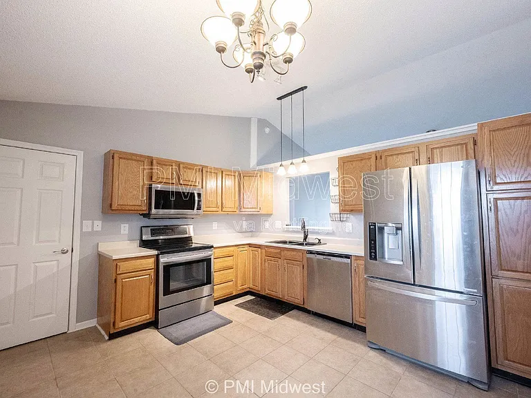 7912 Bitternut Dr — Photo 5