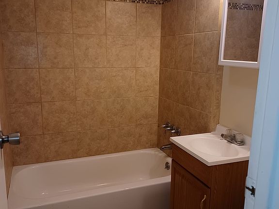 616 Montclair St unit 5 one bedroom apartment (section 8 ok)
