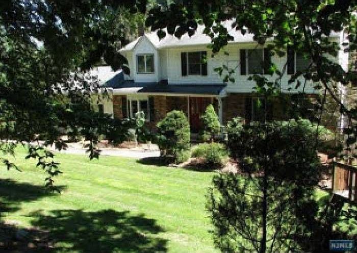 80 MANOR DR