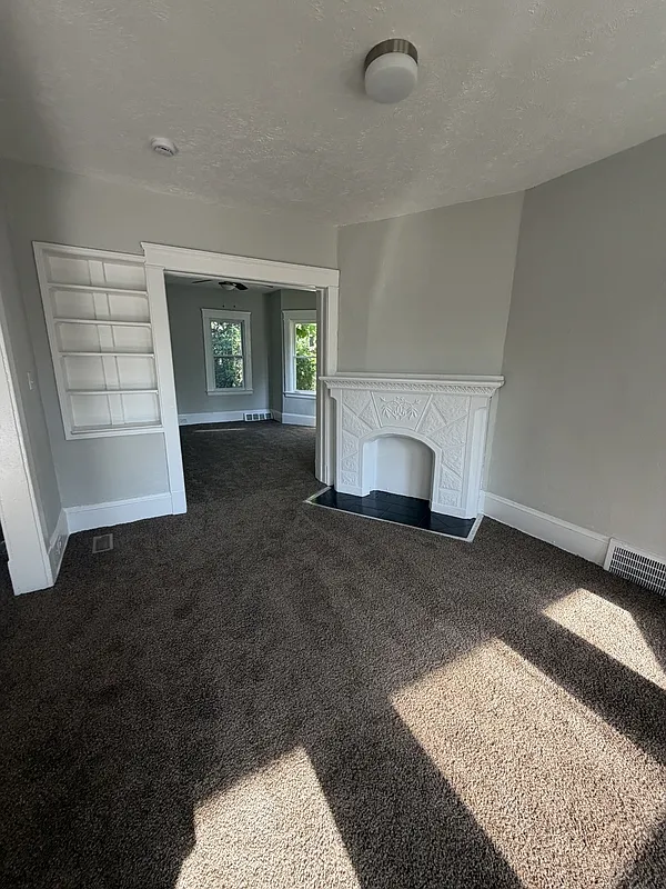 4 bed, 1.0 bath, 1477 sqft, $2,079 — Photo 3