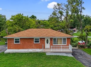6807 Rock Hollow Dr, Louisville, KY 40219
