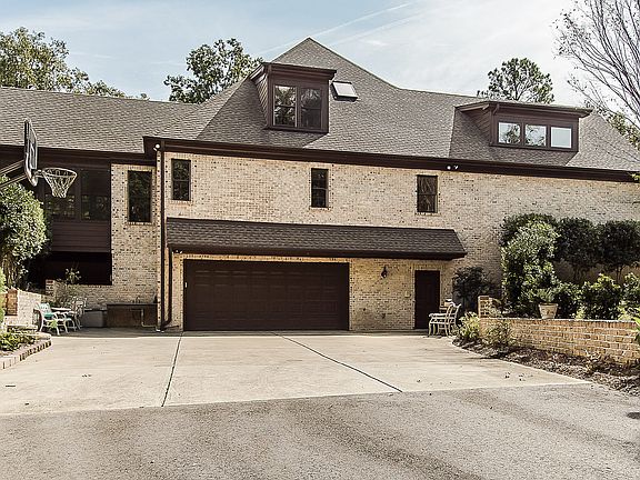 2 car garage on Lower level