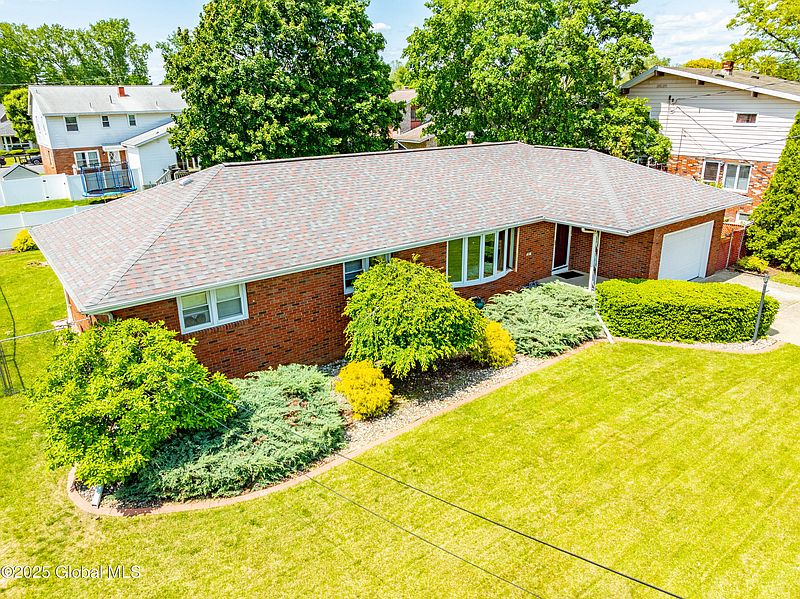 3rd image of 61 Ahl Avenue