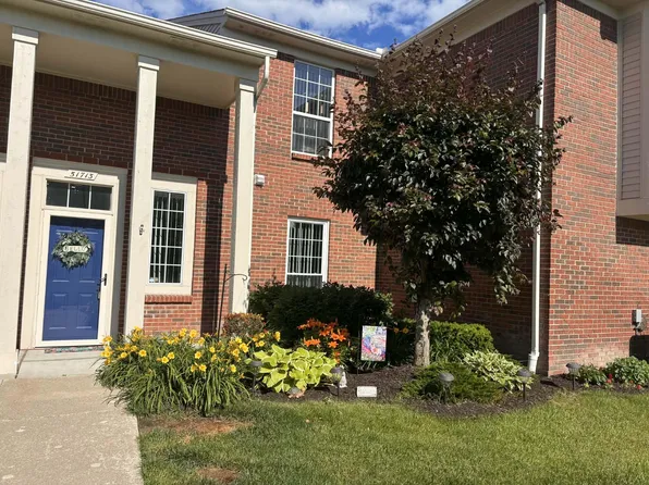 51713 Adler Park Dr W, Chesterfield, MI 48051
