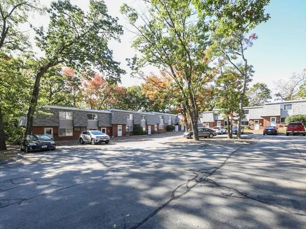 141 Thissell Ave APT 27, Dracut, MA 01826
