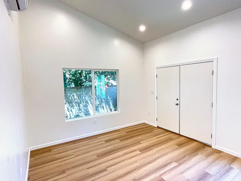 8045 Norwich Ave — Photo 12