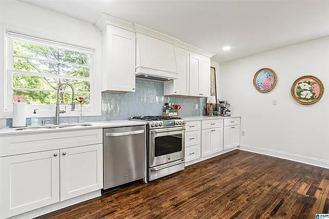 320 Willow Bend Rd — Photo 3
