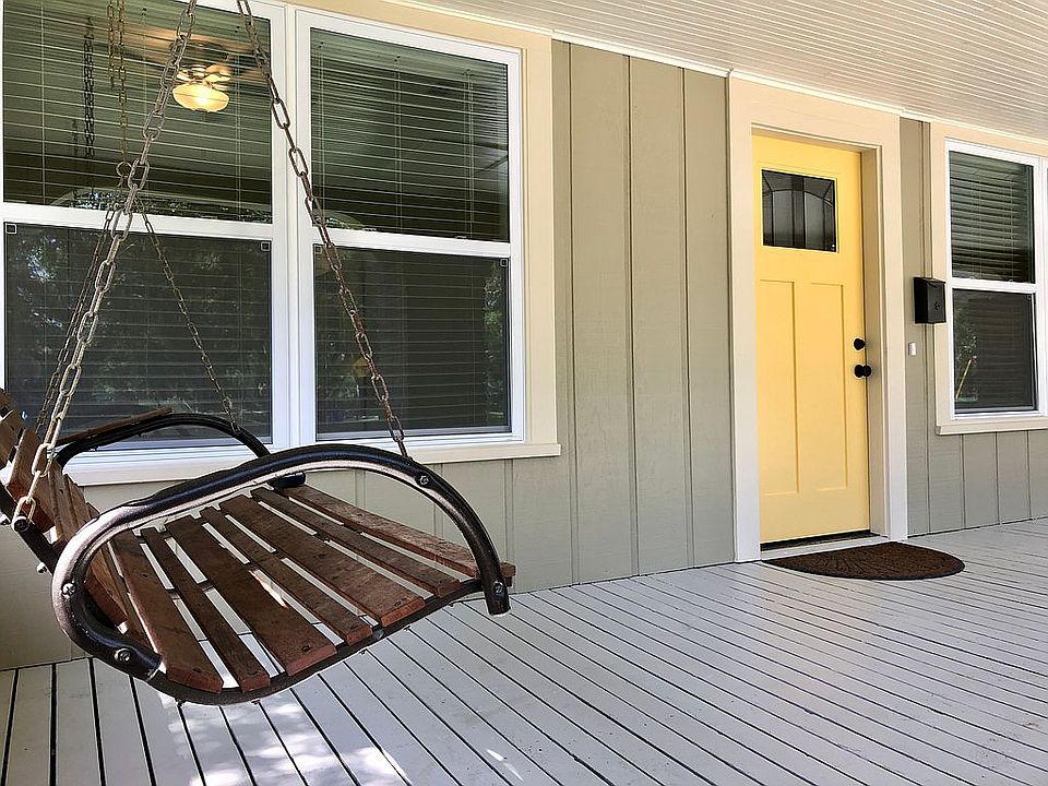 1st image of 609 Ariana St