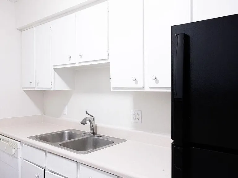 611 SW Bishop Rd #2 — Photo 5