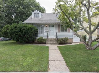 37-03 255th St, Little Neck, NY 11363