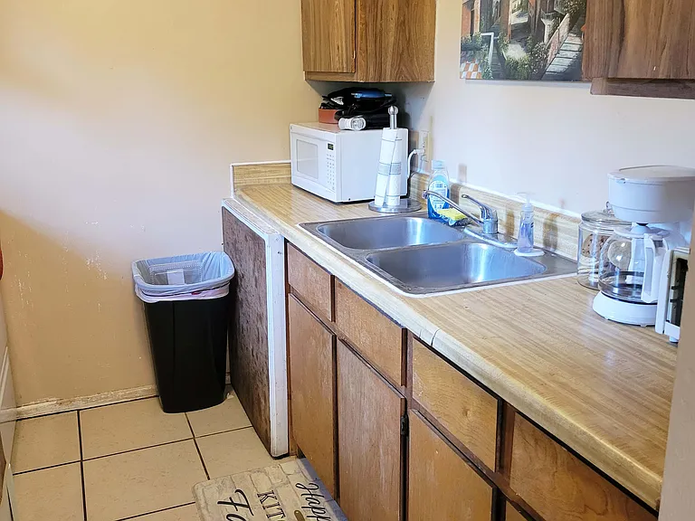2504 SW 31st Pl — Photo 3