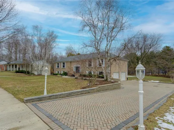 395 Warrington Dr, Waterloo, ON N2L 2P7