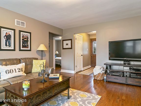 3rd image of 580 W Armitage Ave
