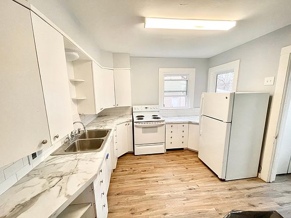 2nd image of 816 W Shiawassee St #1