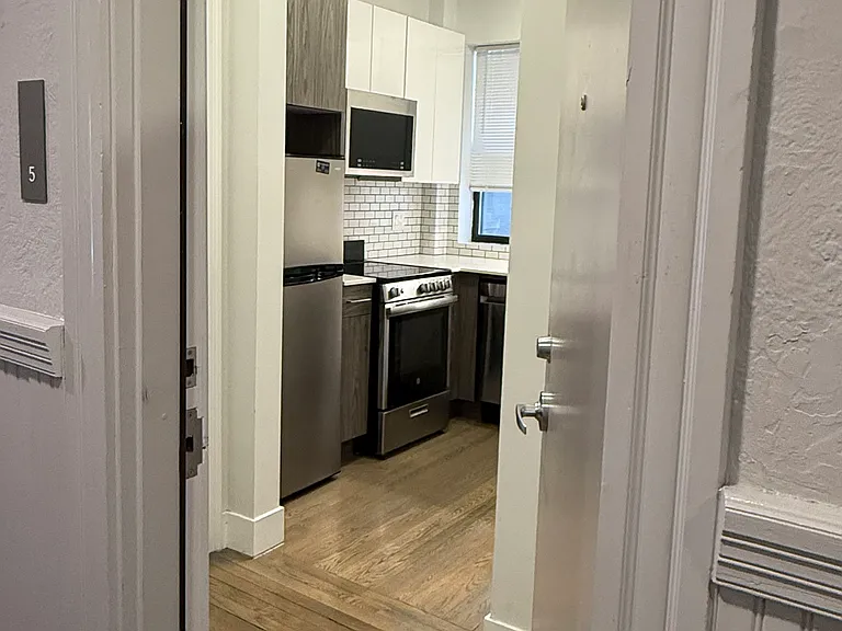 10 Peterborough St #5 — Photo 7