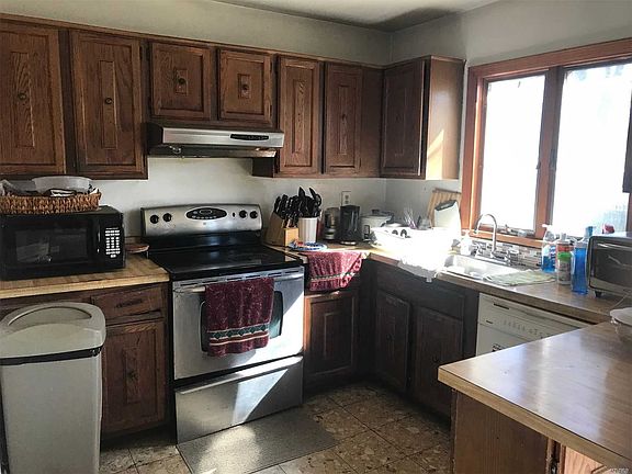 3rd image of 22 Shadow Grove Ln