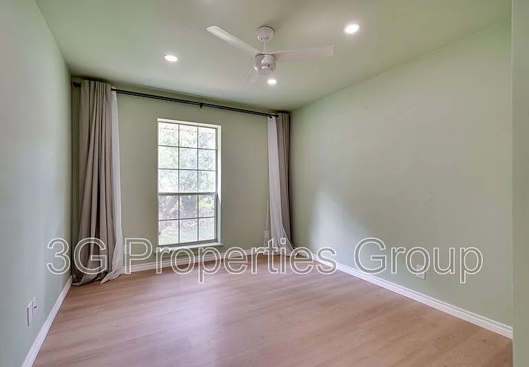 3937 Valley View Ln — Photo 23