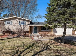 6063 E Maple Ave, Grand Blanc, MI 48439