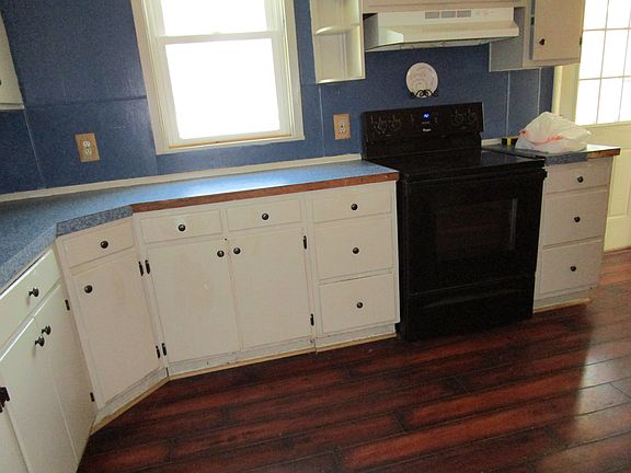 5th image of 634 E Vine St
