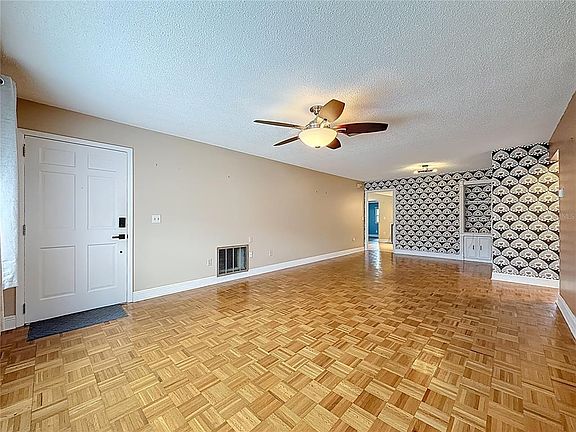 5th image of 403 Mindy Dr