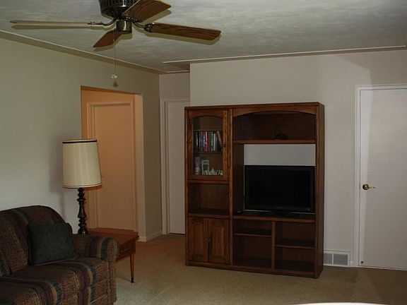 4th image of 15274 Pine St