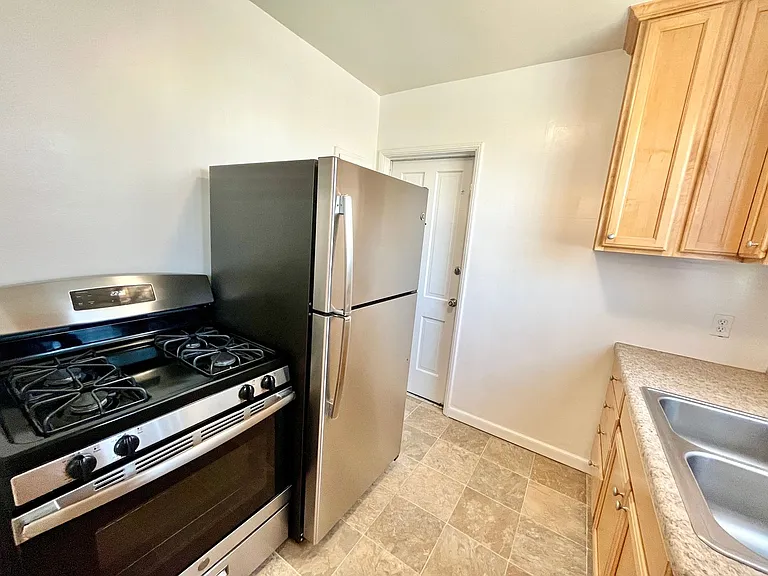 4464 Illinois St — Photo 2