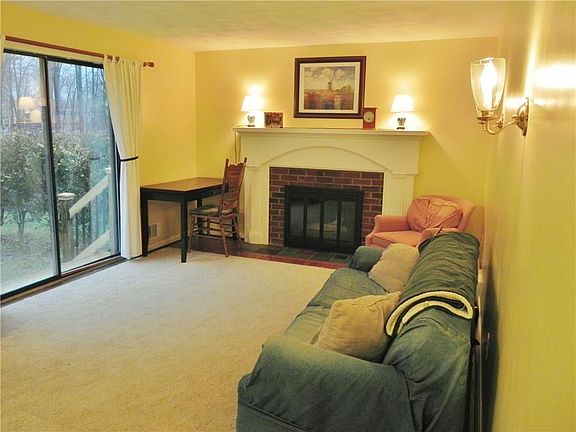 4th image of 936 Little Bardfield Rd