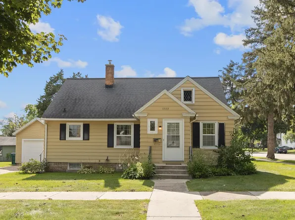 1223 Warren St, Baraboo, WI 53913