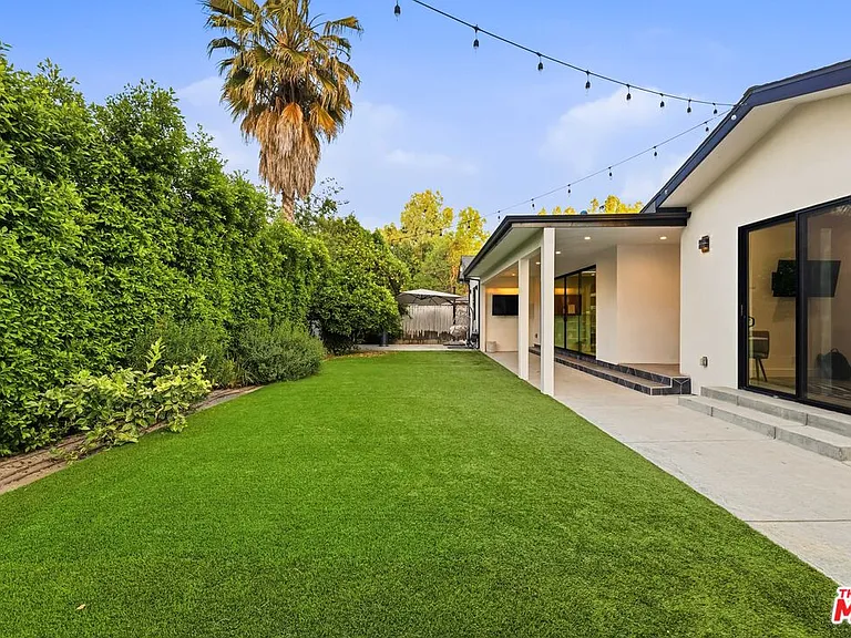 22747 Erwin St — Photo 46