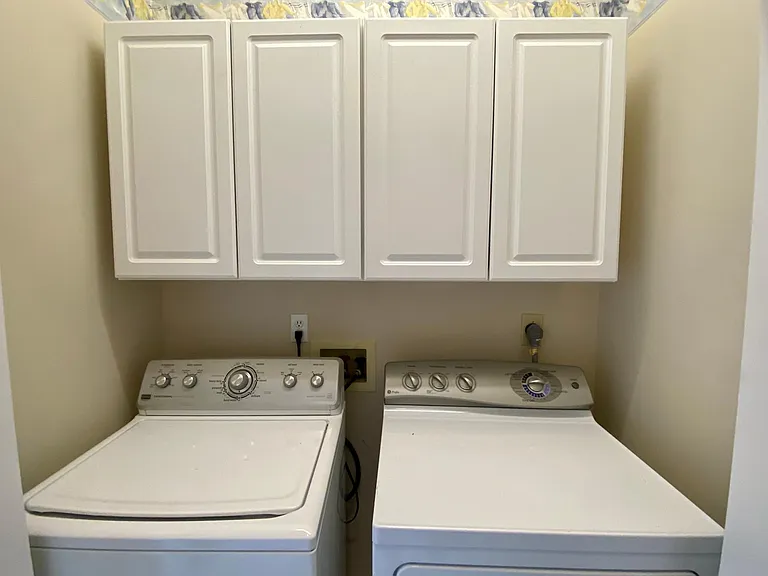Washer/Dryer Included