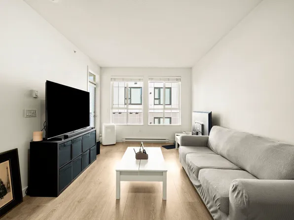 611 Regan Ave #412, Coquitlam, BC V3J 0E5