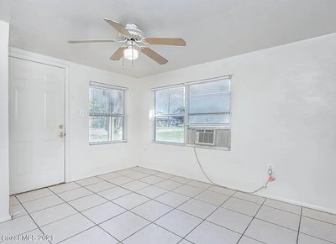 1 bed, 800 sqft, $1,300 — Photo 3
