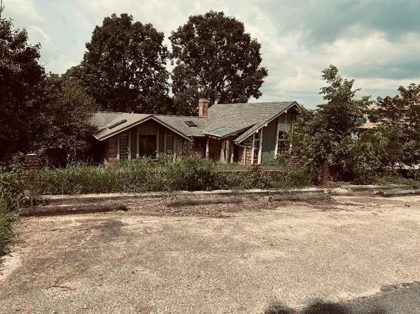 341 Martin Dr, Muscle Shoals, AL 35661