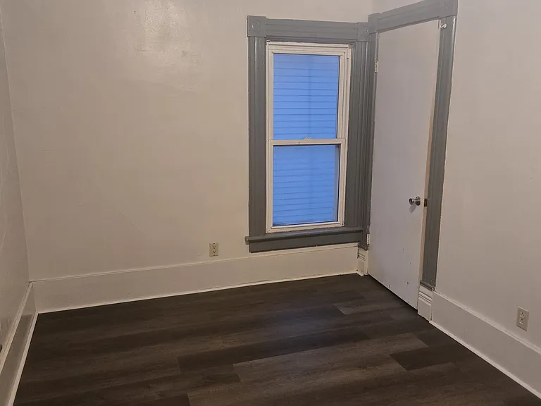 420 S Lucas St #6 — Photo 9