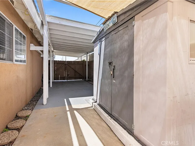 9472 Karen Cir — Photo 24